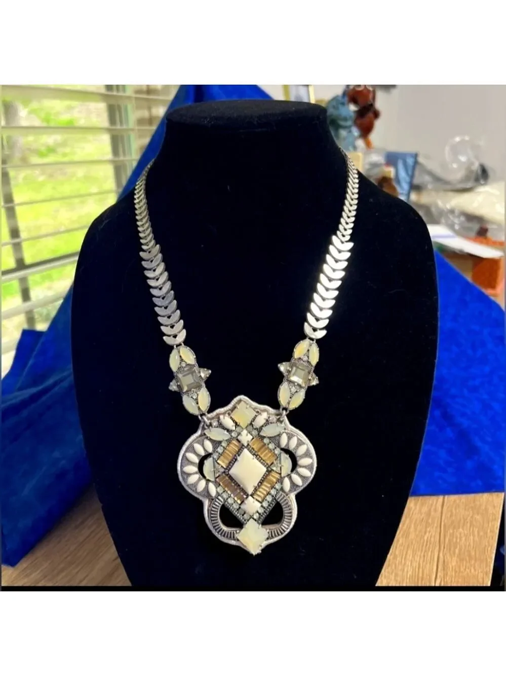 Stella And Dot Kaia Statement Necklace 26” Silvertone